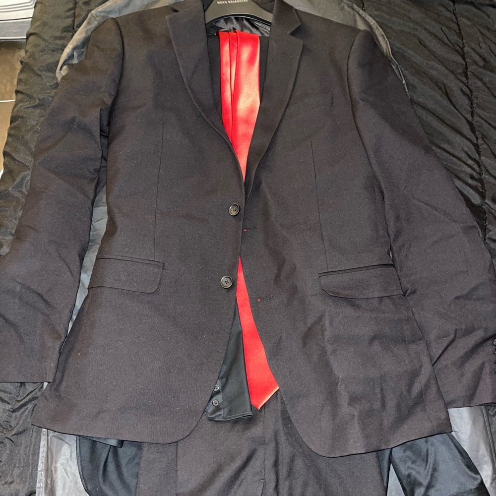 Brand new Full suit from mens wearhouse.